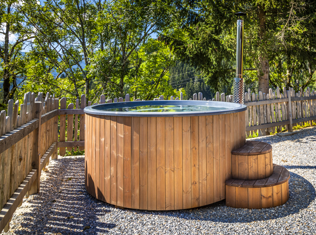 Hotpot Whirlpool am Berg - Almurlaub im Salzburgerland